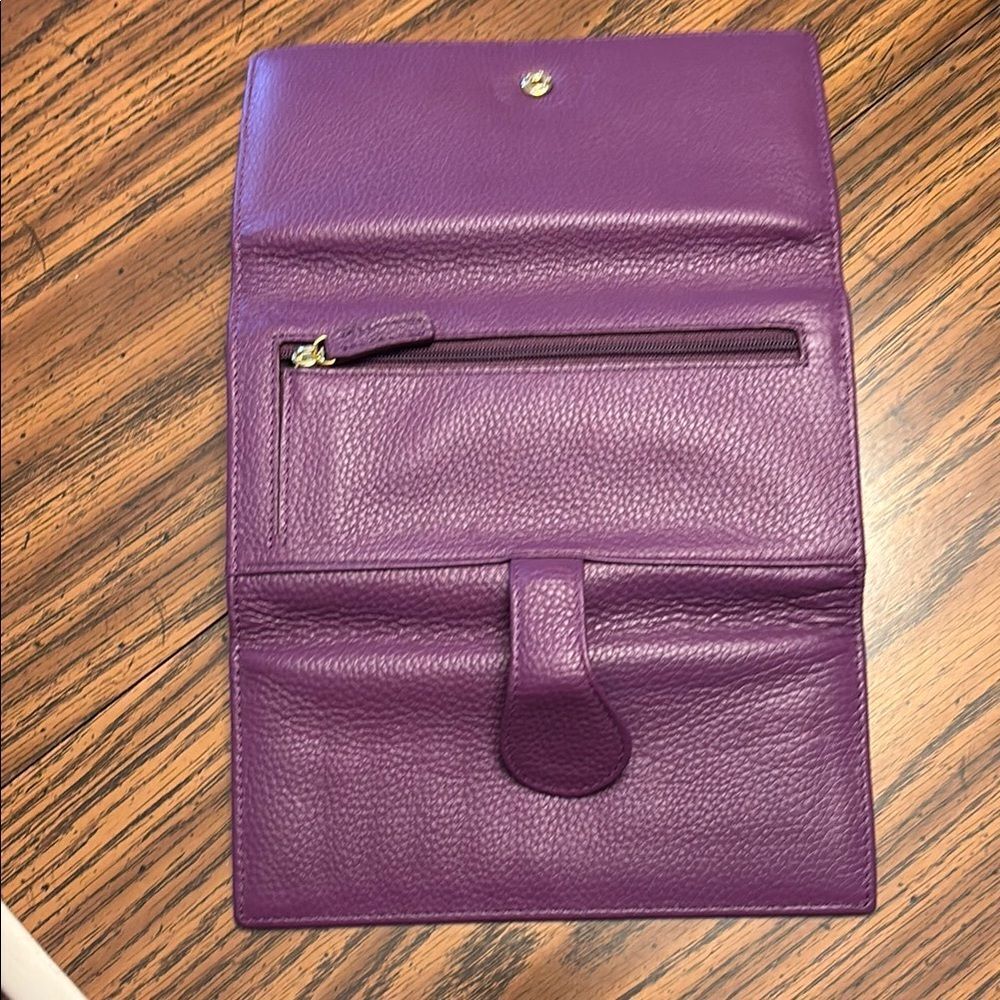 Elegant Purple NWOT Wallet with Minimalist Design - Picture 6 of 8